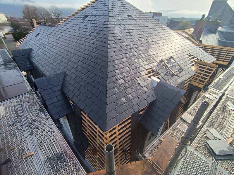 Couverture en ardoises naturelles 32x22, sur le secteur de ROUEN