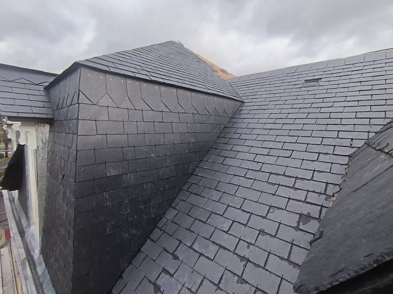 Couverture en ardoises naturelles 32x22, sur le secteur de ROUEN