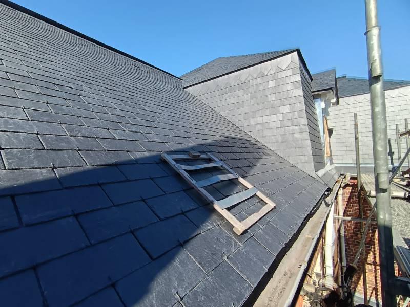 Couverture en ardoises naturelles 32x22, sur le secteur de ROUEN