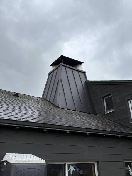 Artisan couvreur pour l'habillage cheminée aluminium joint debout Cany Barville 76
