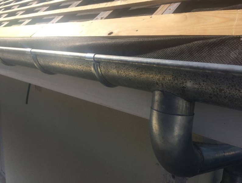 Installation d'une gouttière 1/2 ronde en zinc proche d'Etretat