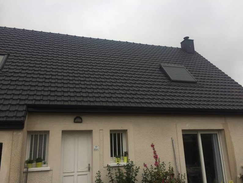 Installation d'un velux avec raccord tuile proche Etretat